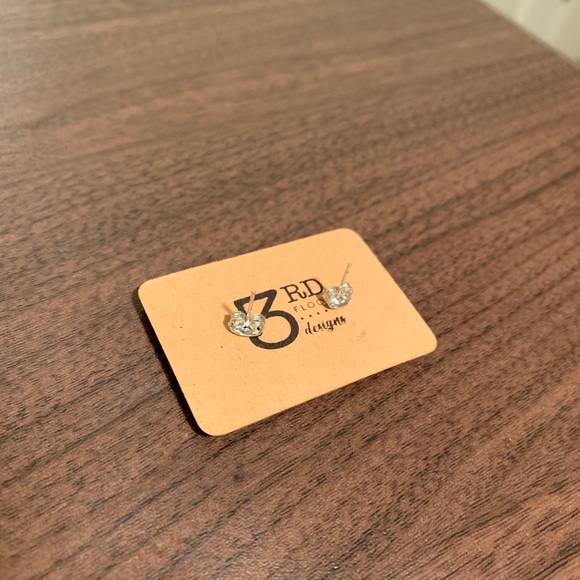 Patrick Mahomes Earrings - Picture 2 of 3